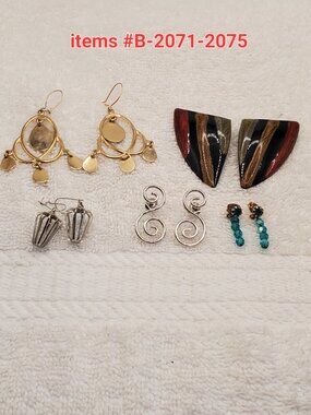 5 Pair of pierced earrings, items # B -2071-2075,. wt. 20 grams.